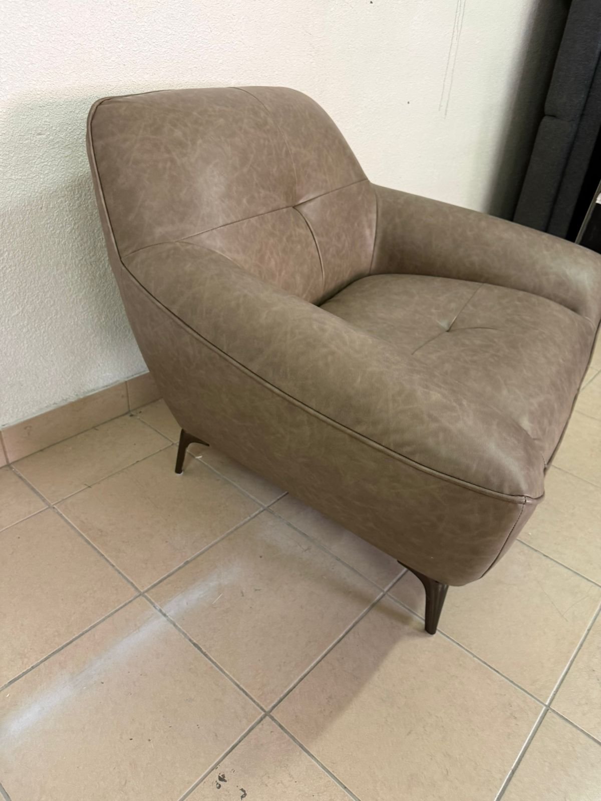 Home Center Radcliffe Faux Leather Armchair. - Image 4