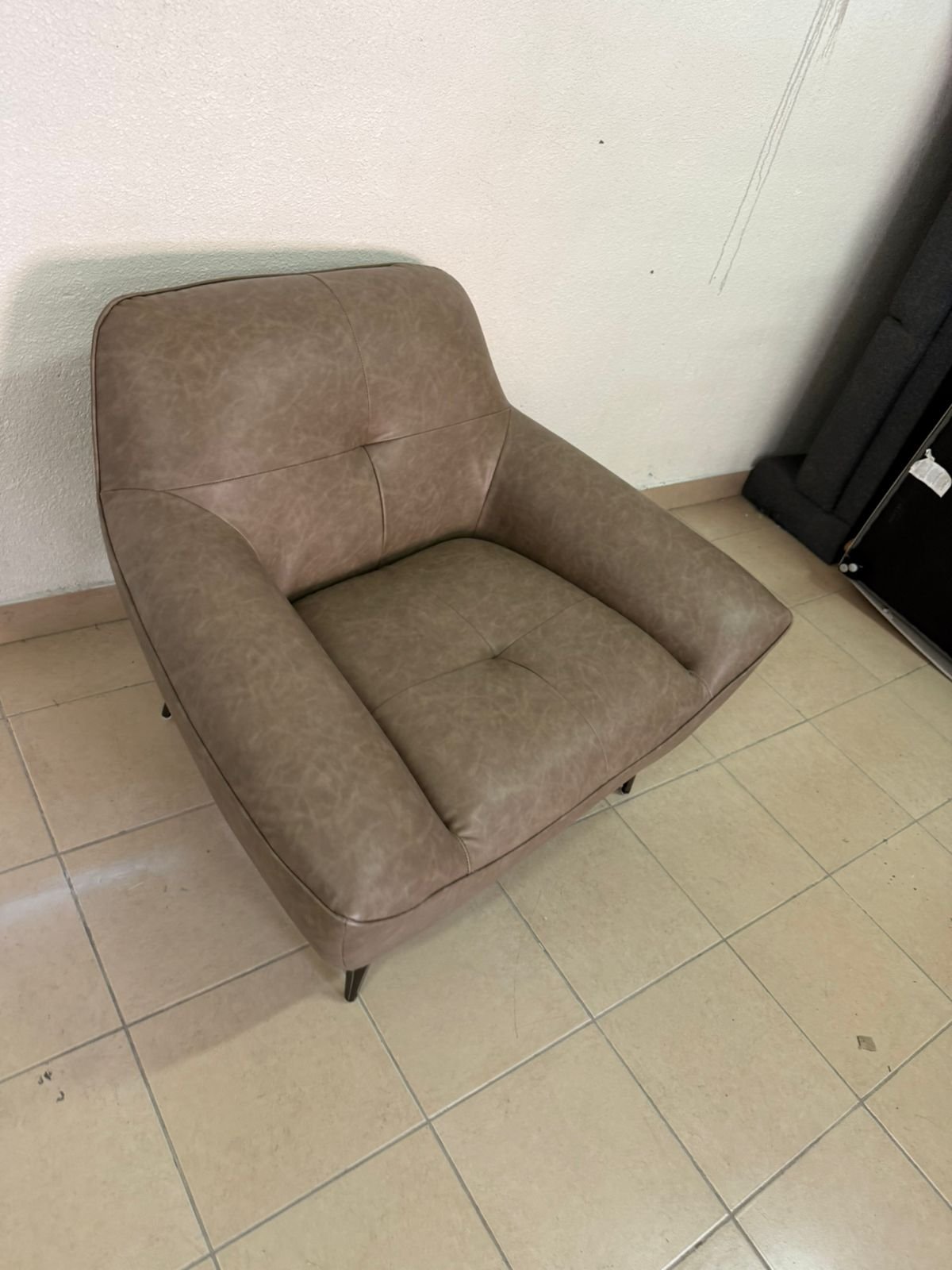 Home Center Radcliffe Faux Leather Armchair. - Image 6