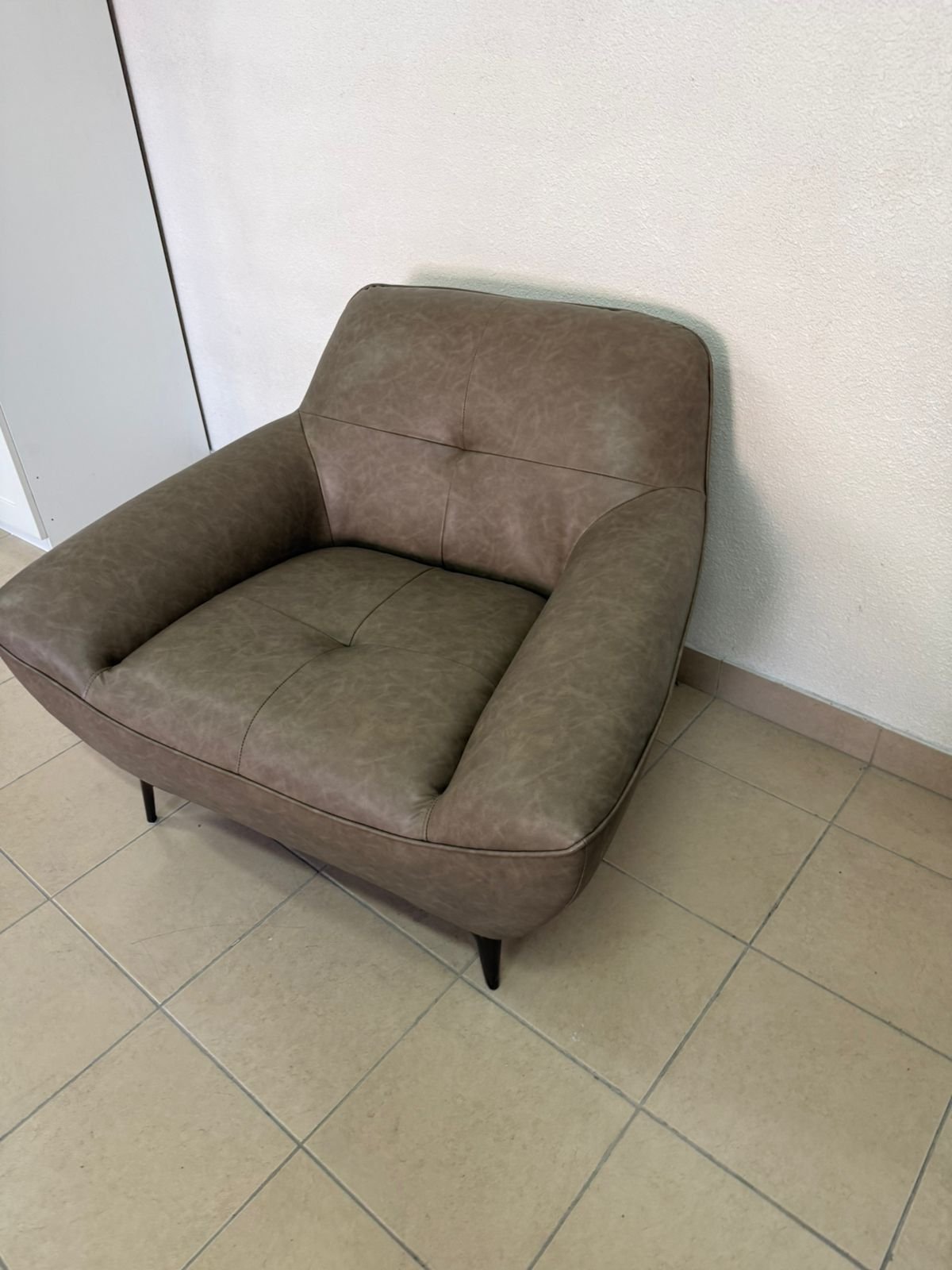 Home Center Radcliffe Faux Leather Armchair. - Image 7