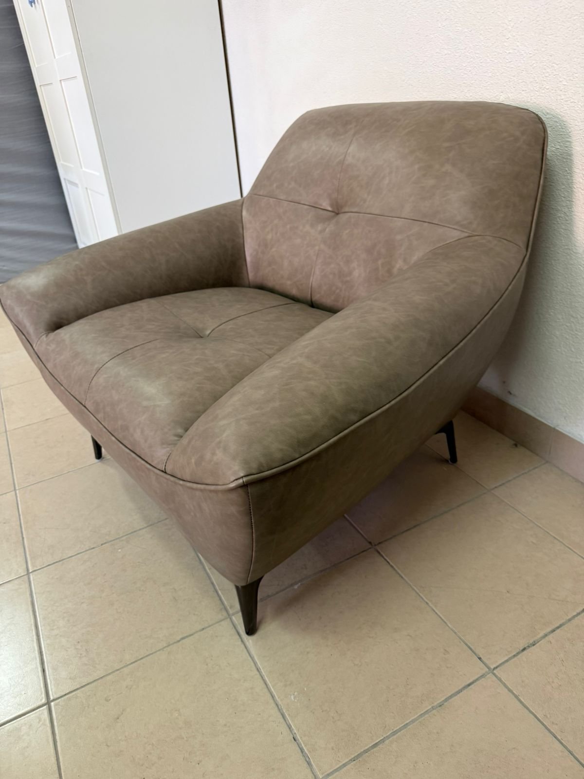 Home Center Radcliffe Faux Leather Armchair. - Image 8