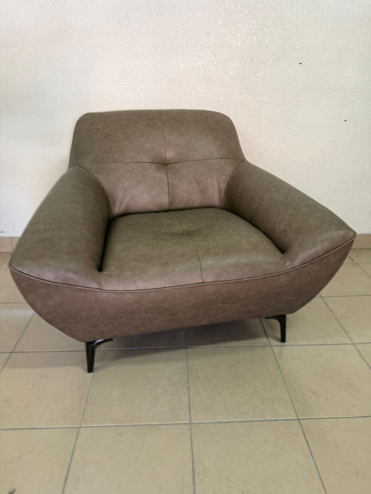 Home Center Radcliffe Faux Leather Armchair. - Image 9