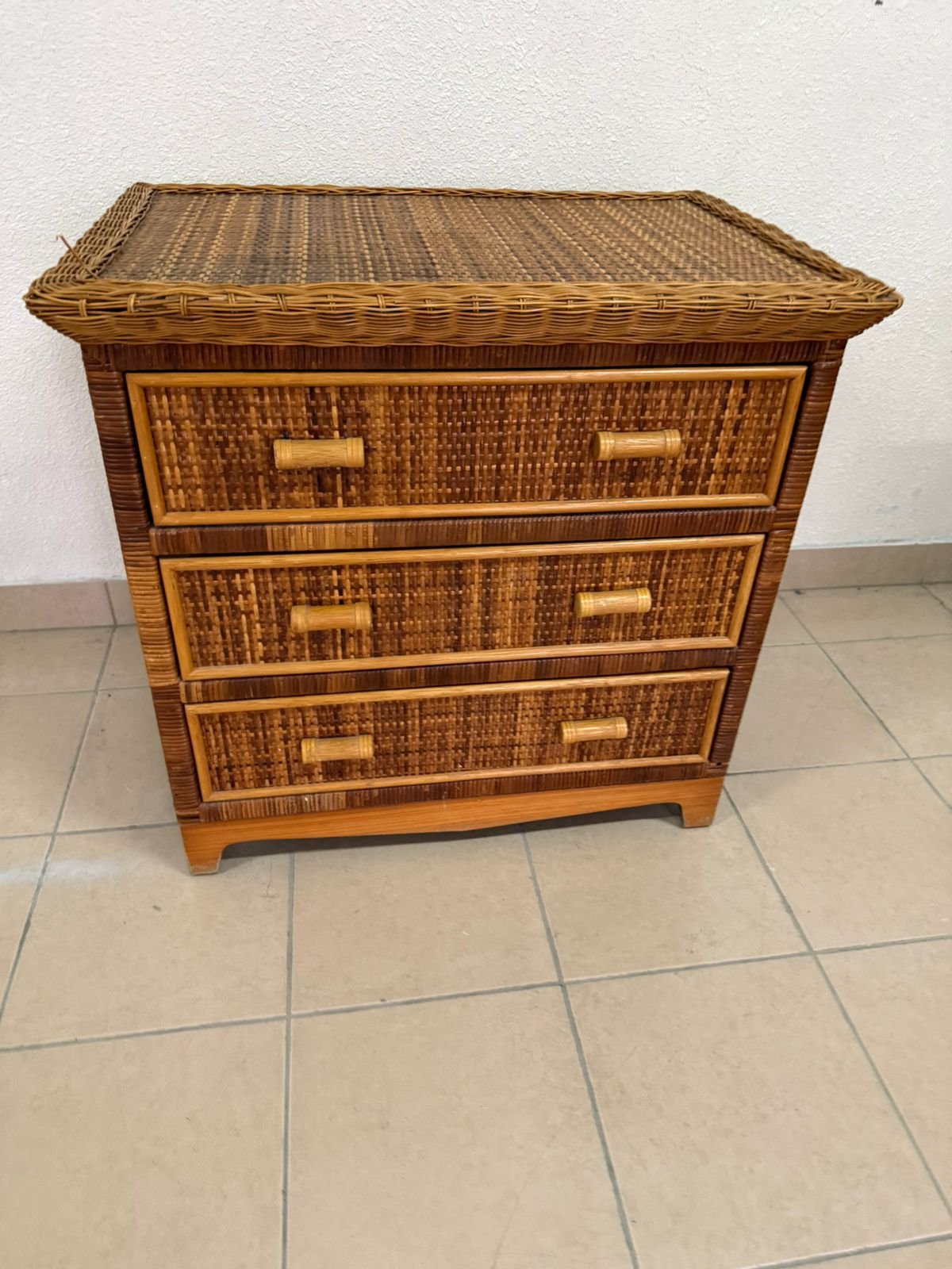 Rattan chest of drawers - Image 2