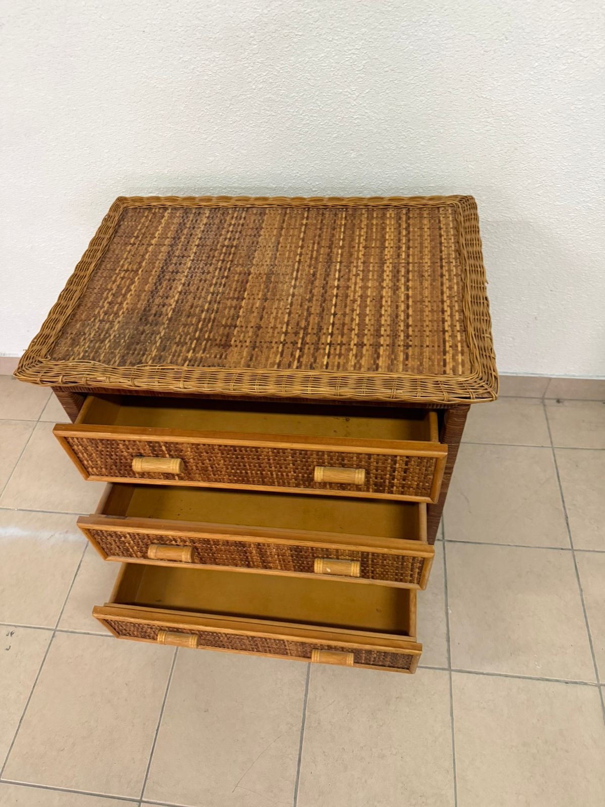 Rattan chest of drawers - Image 3