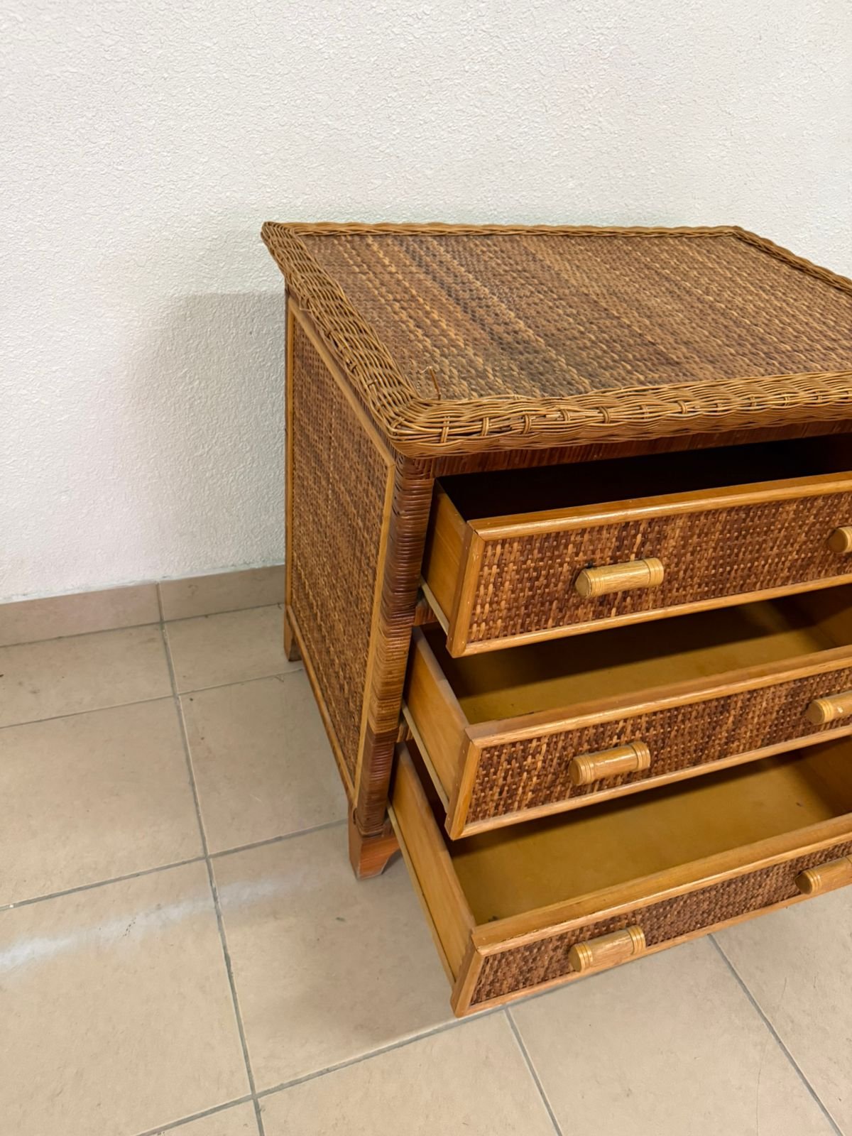 Rattan chest of drawers - Image 4