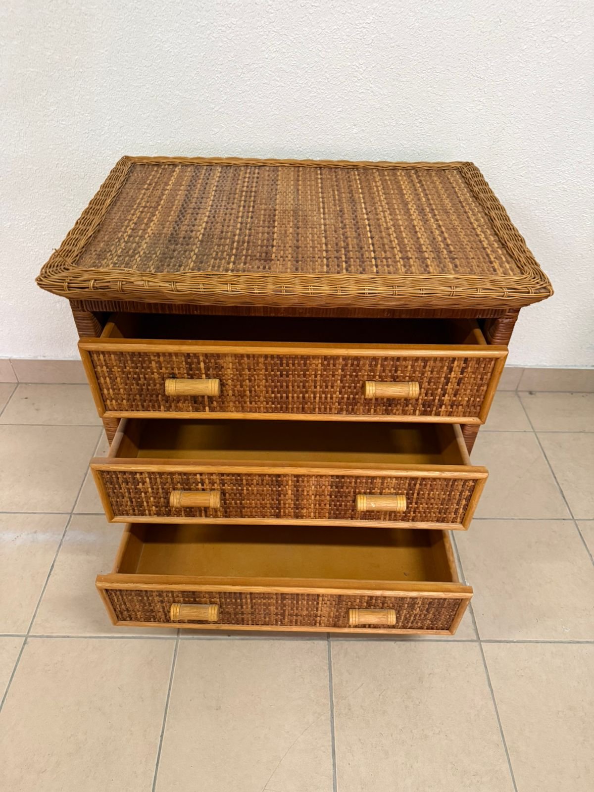 Rattan chest of drawers - Image 11