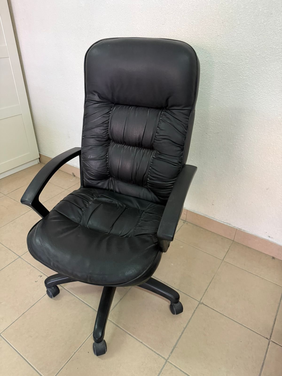 Executive office chair with high back and black faux leather upholstery - Image 3