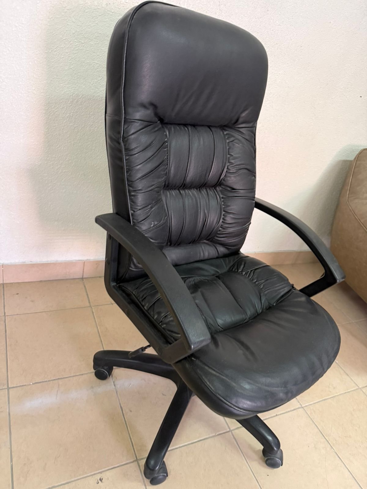 Executive office chair with high back and black faux leather upholstery - Image 4