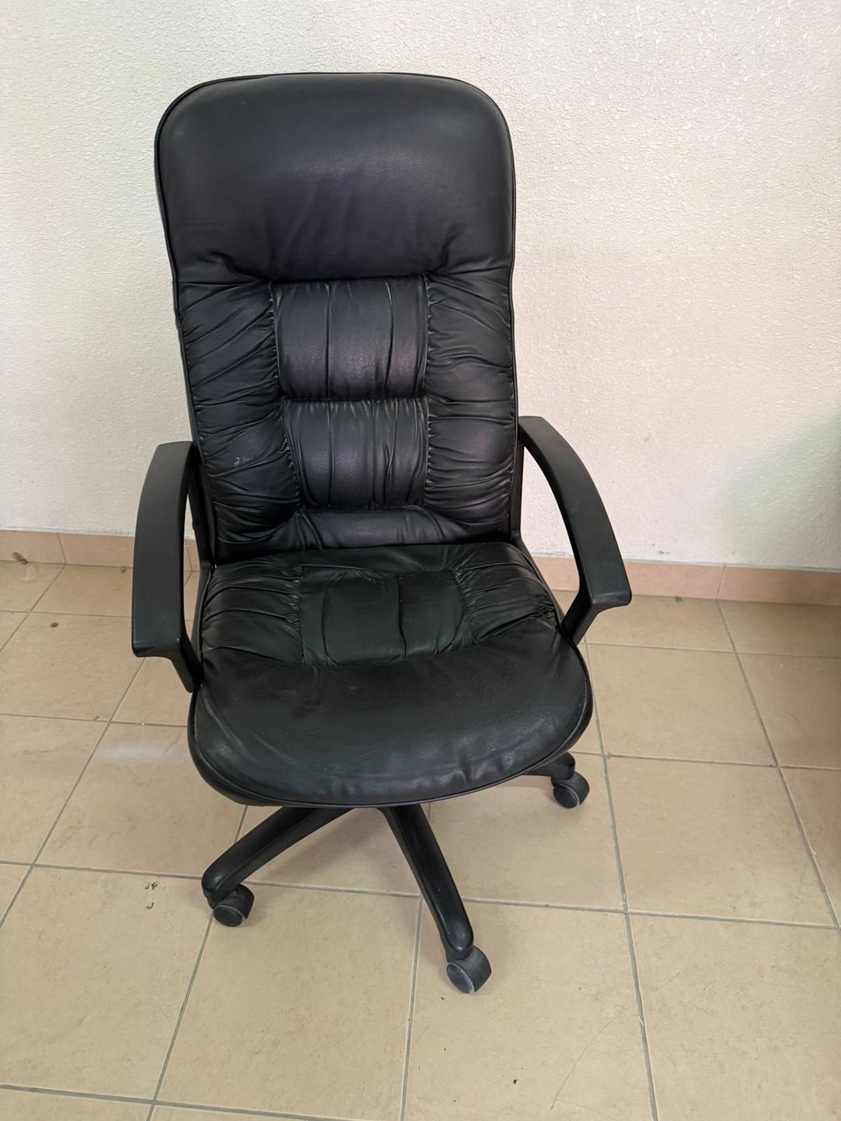 Executive office chair with high back and black faux leather upholstery - Image 5