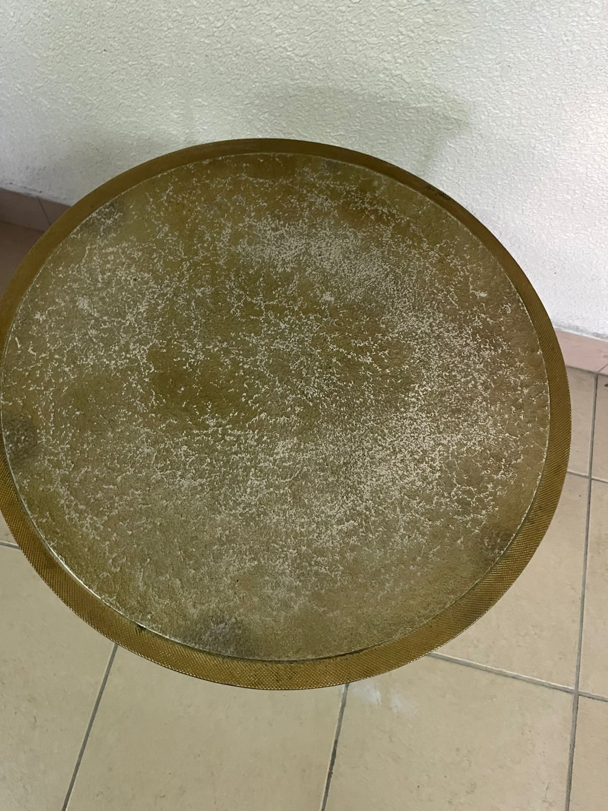 Round metal side table with a copper top - Image 10