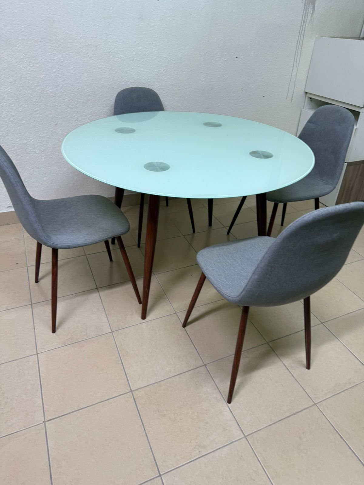 Dining table with four chairs - Image 2
