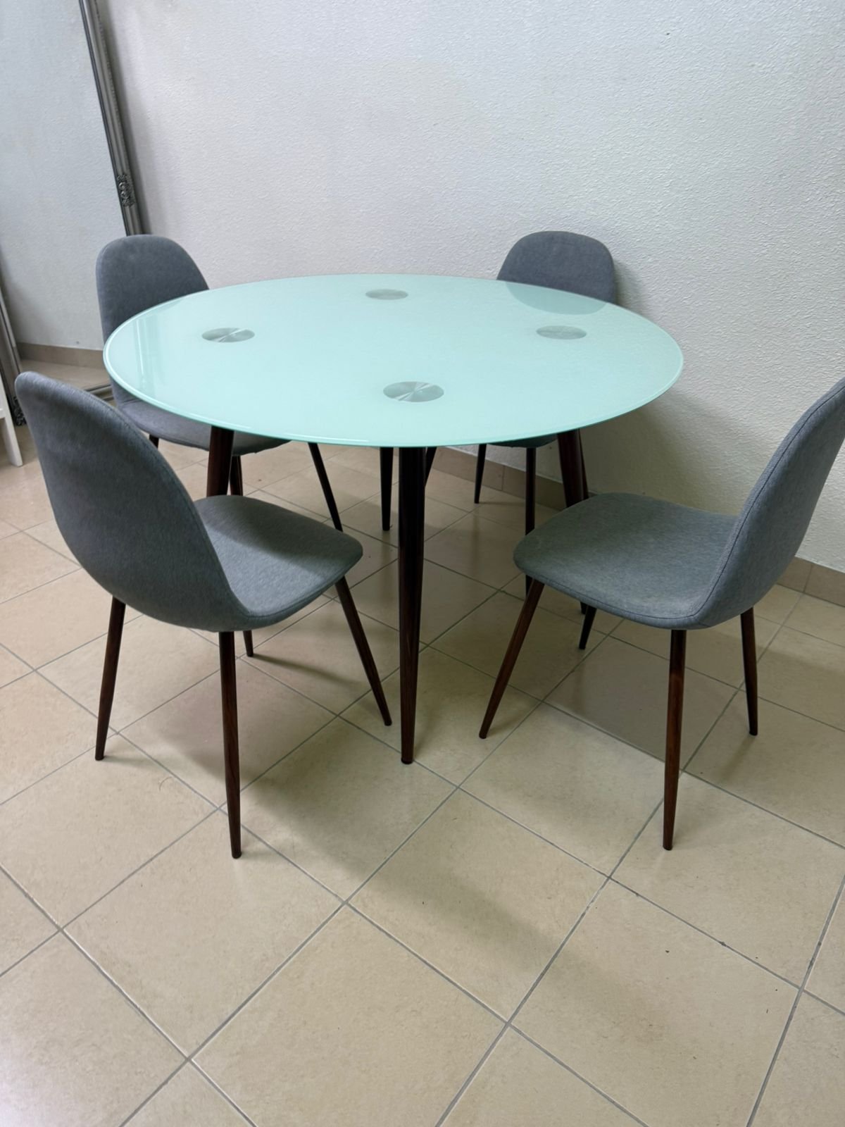 Dining table with four chairs - Image 9