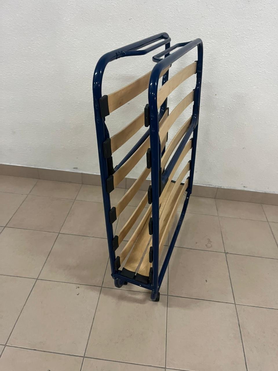 A foldable bed suitable for guests and camping - Image 2