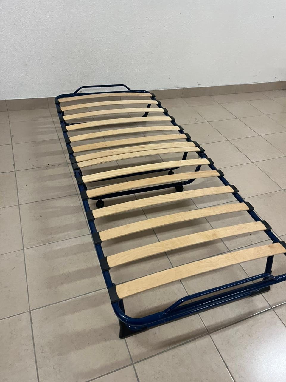 A foldable bed suitable for guests and camping - Image 7