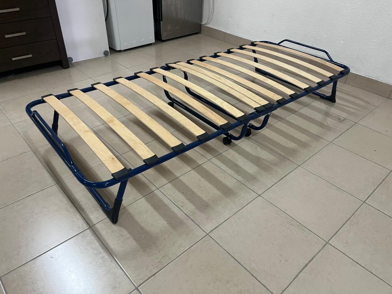 A foldable bed suitable for guests and camping - Image 9