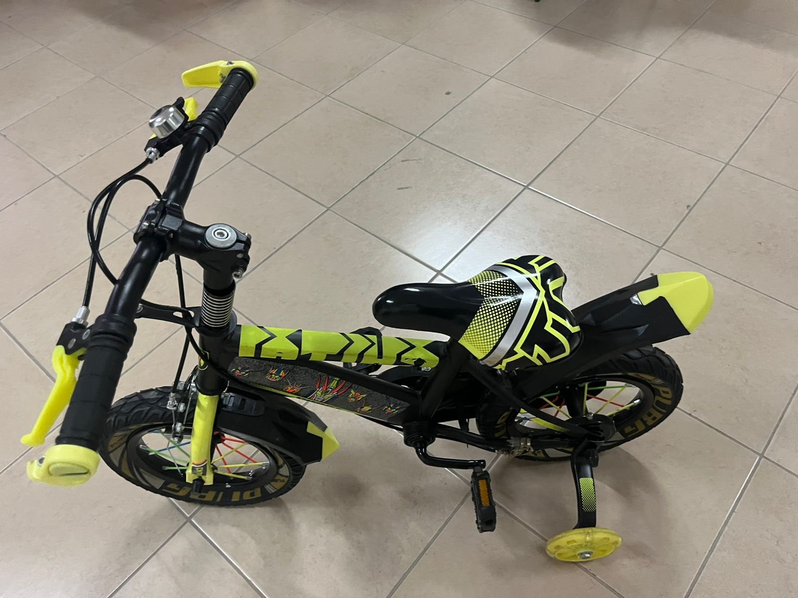 Children's sports bicycle in black and yellow - Image 2