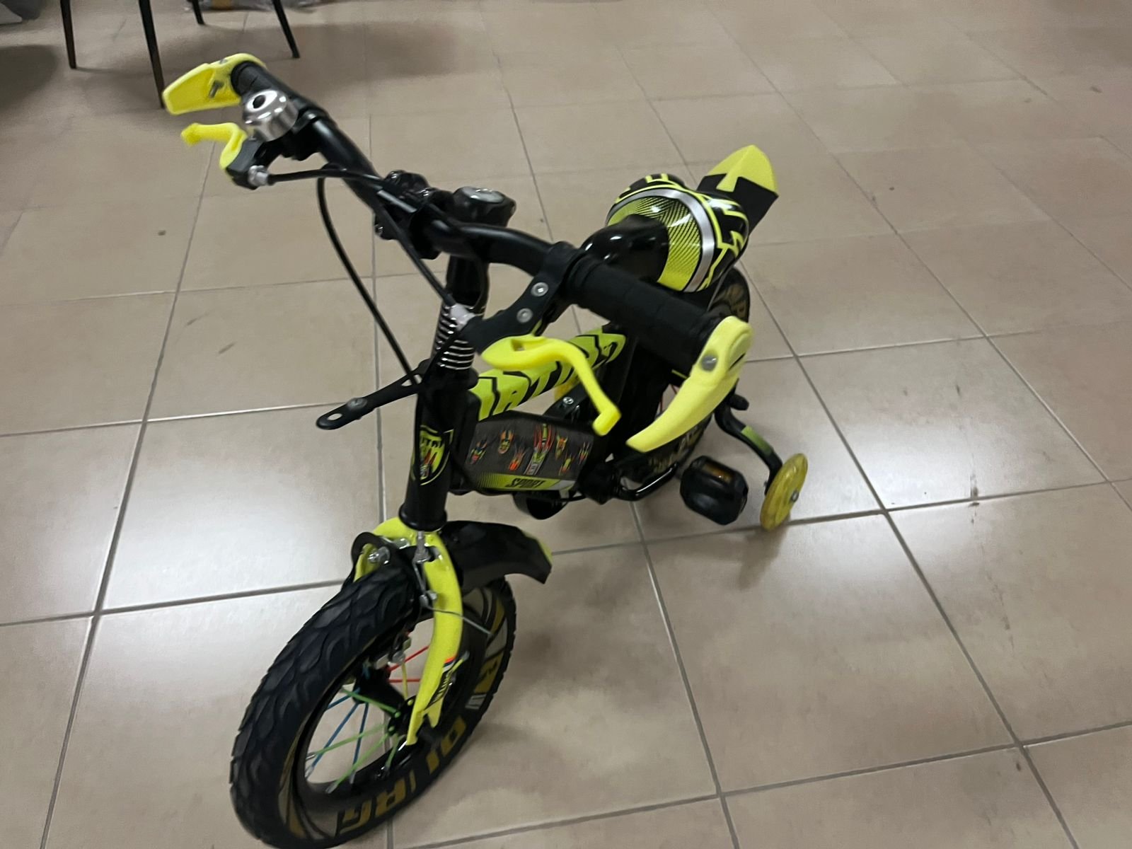 Children's sports bicycle in black and yellow - Image 6
