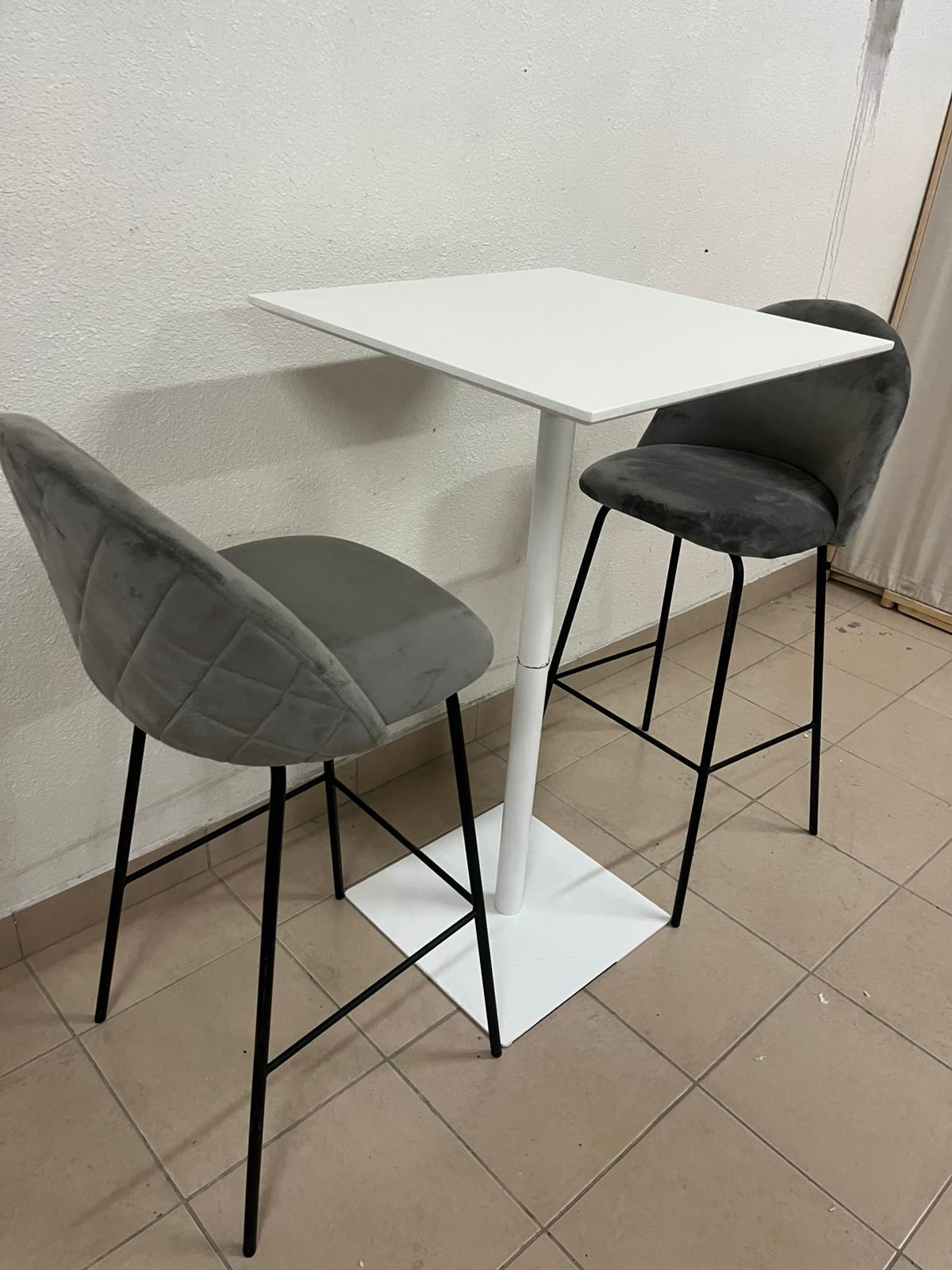 Bar table with two chairs - Image 3