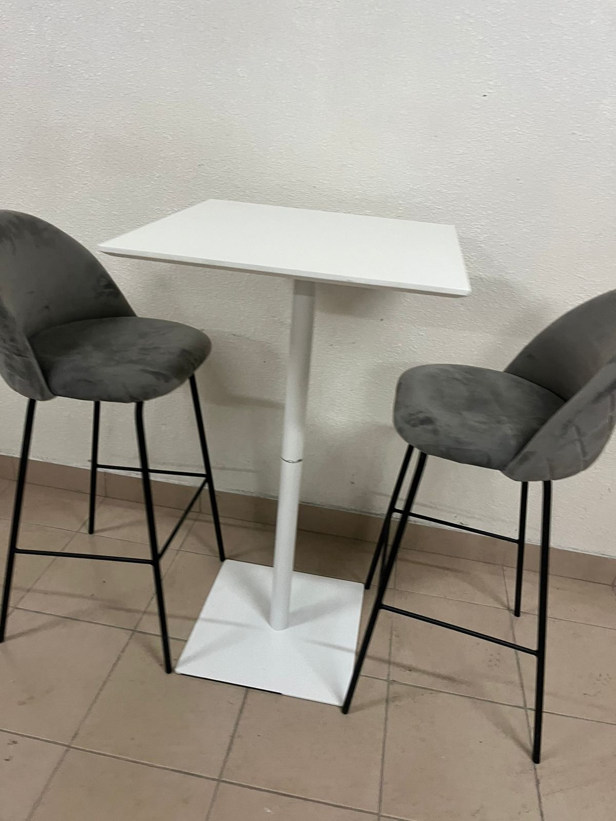 Bar table with two chairs - Image 5
