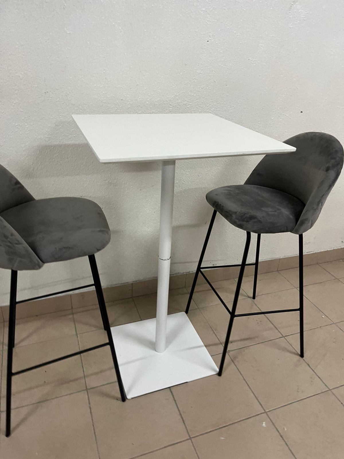 Bar table with two chairs - Image 8