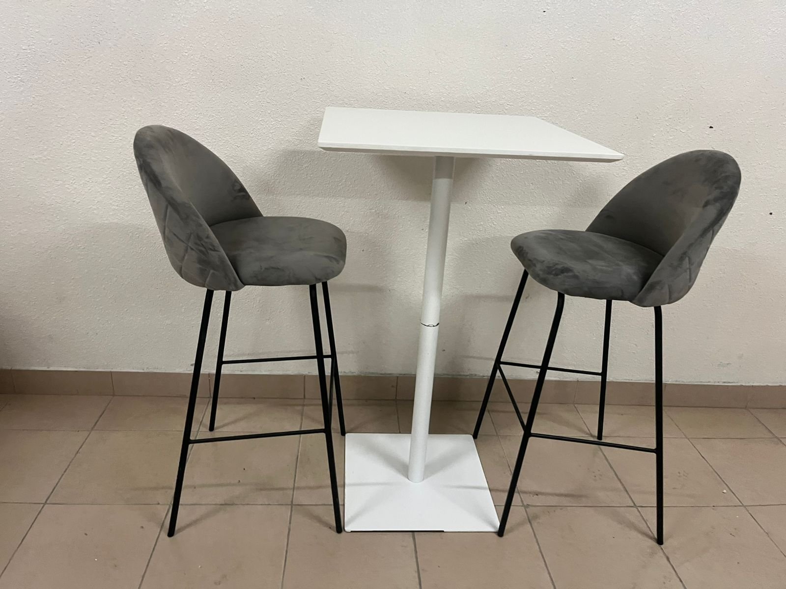 Bar table with two chairs - Image 10