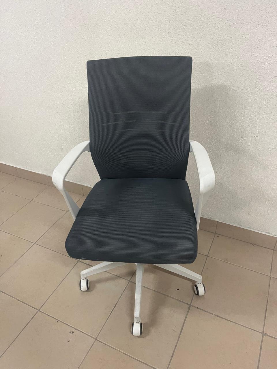 A gray office chair with a white frame and mesh back design. - Image 5