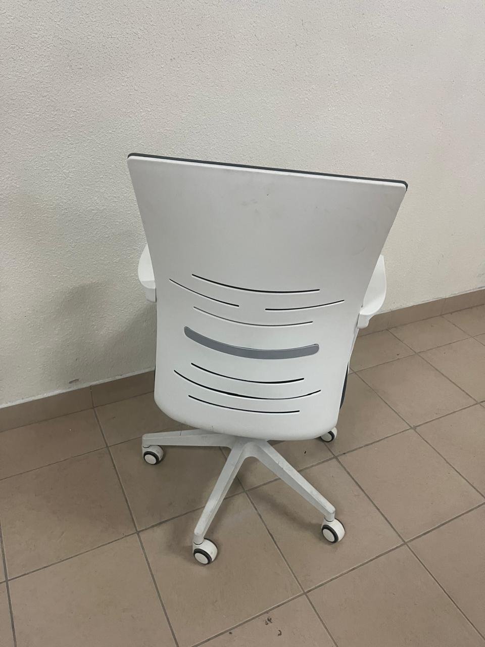 A gray office chair with a white frame and mesh back design. - Image 8