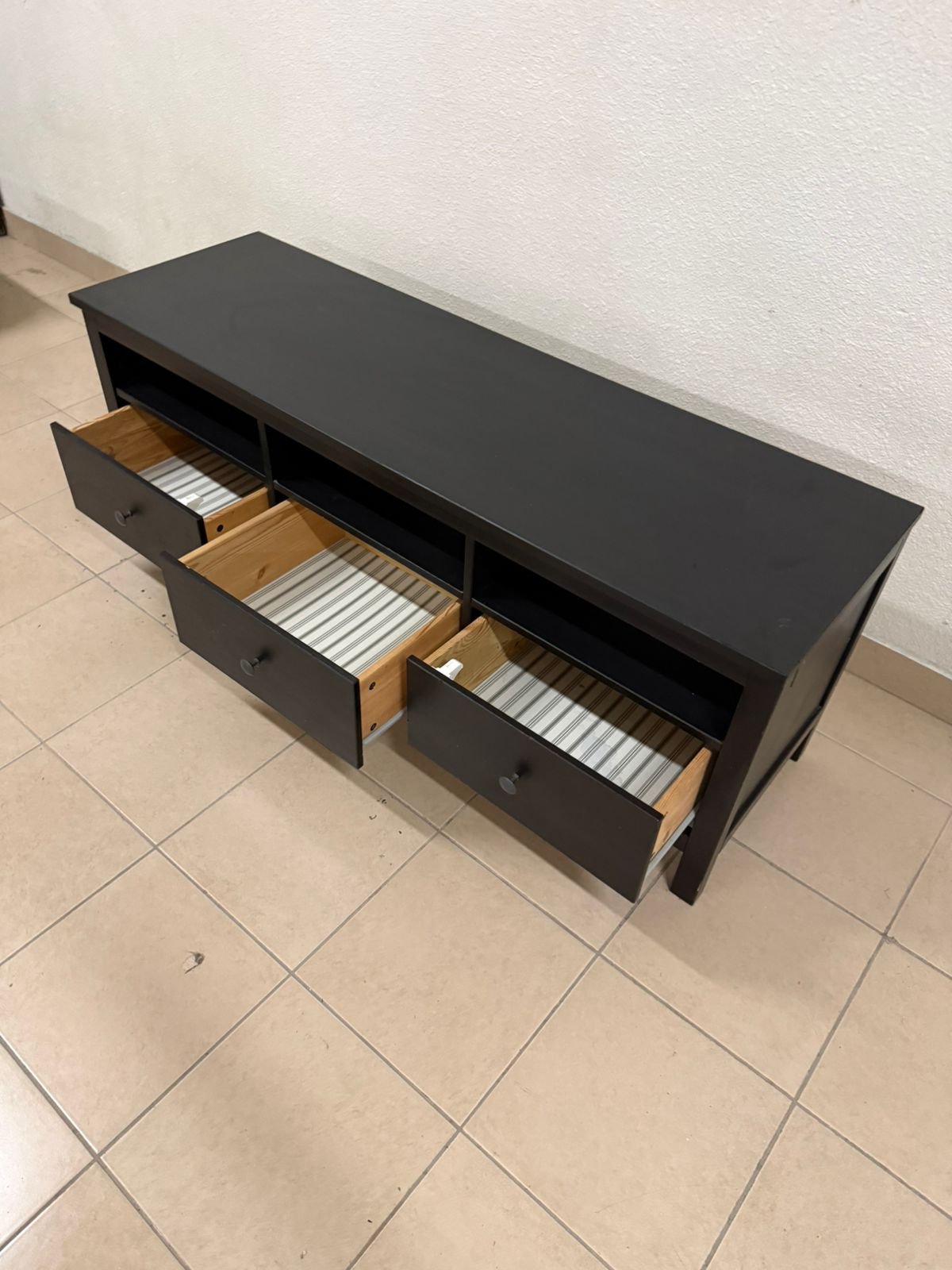 TV stand from IKEA - Image 5