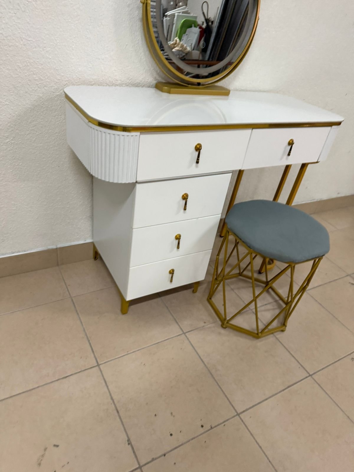 Modern white and gold makeup table with an elegant design - Image 5