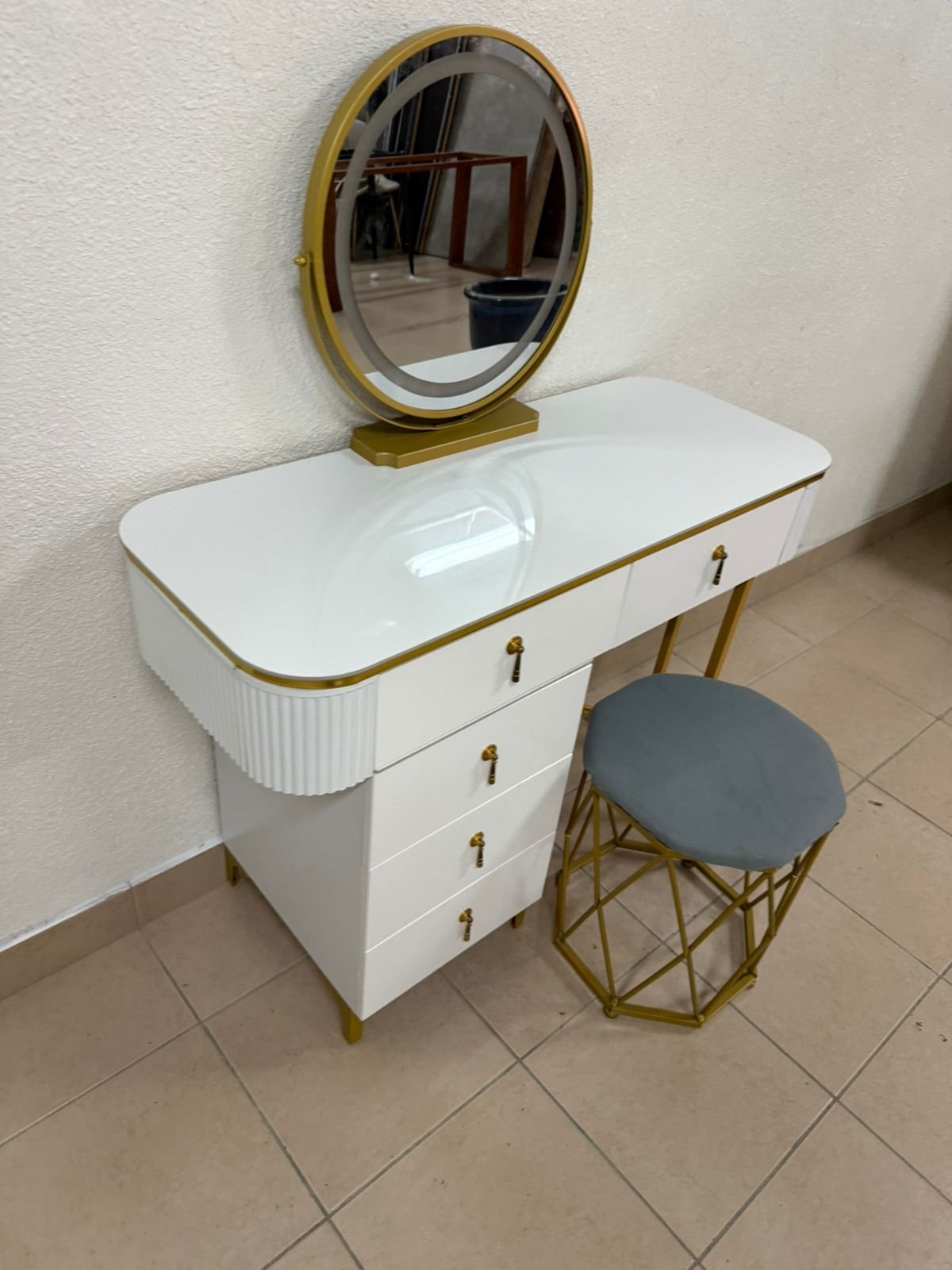Modern white and gold makeup table with an elegant design - Image 8