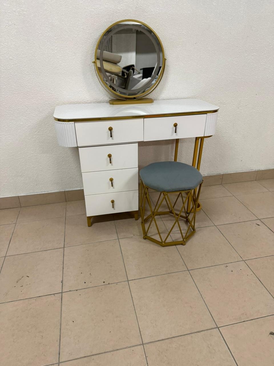 Modern white and gold makeup table with an elegant design - Image 14