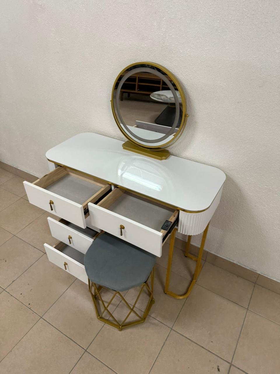 Modern white and gold makeup table with an elegant design - Image 18