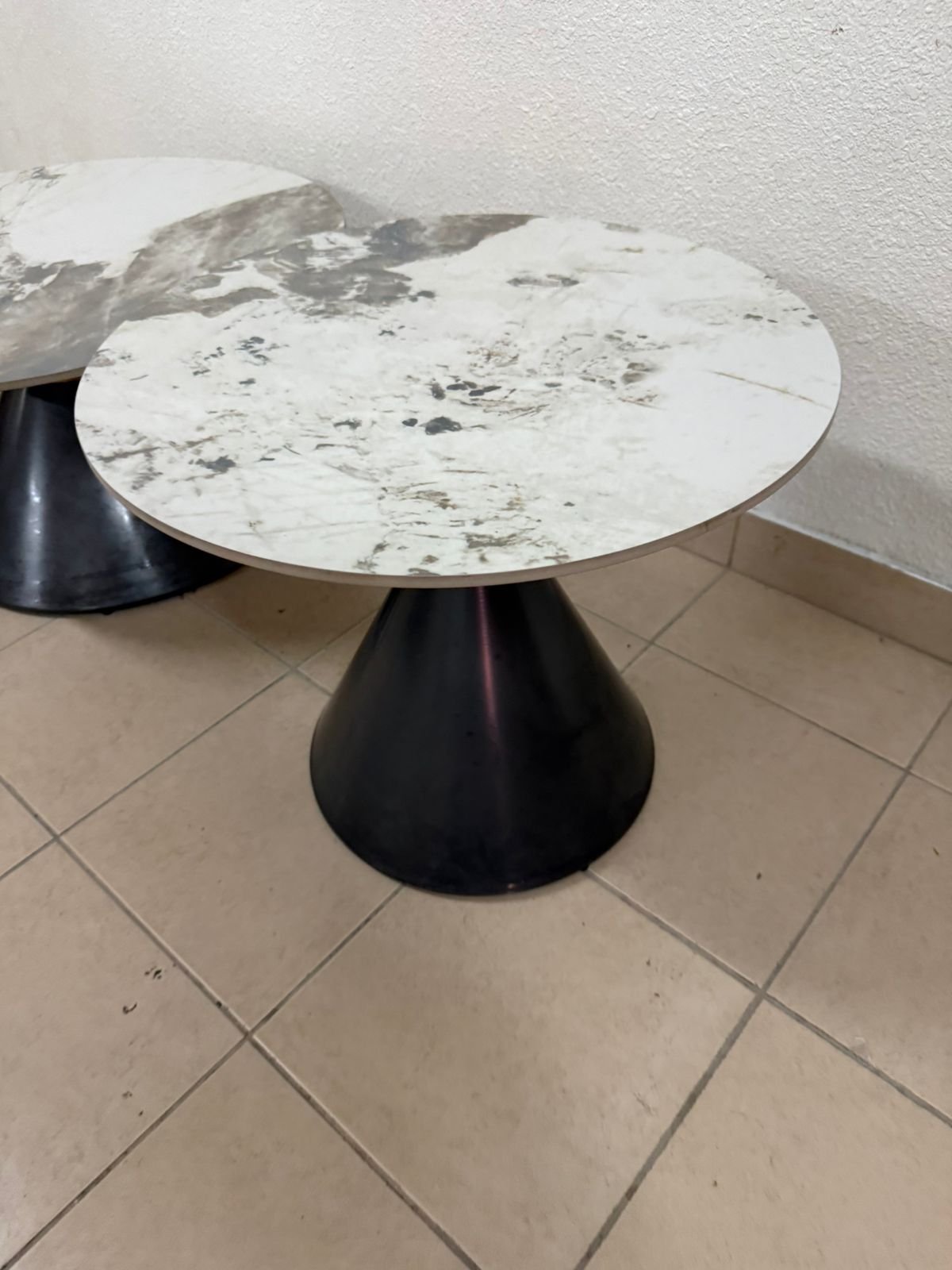 This is a round coffee table with a marble top and a black metal base in a modern design. - Image 4