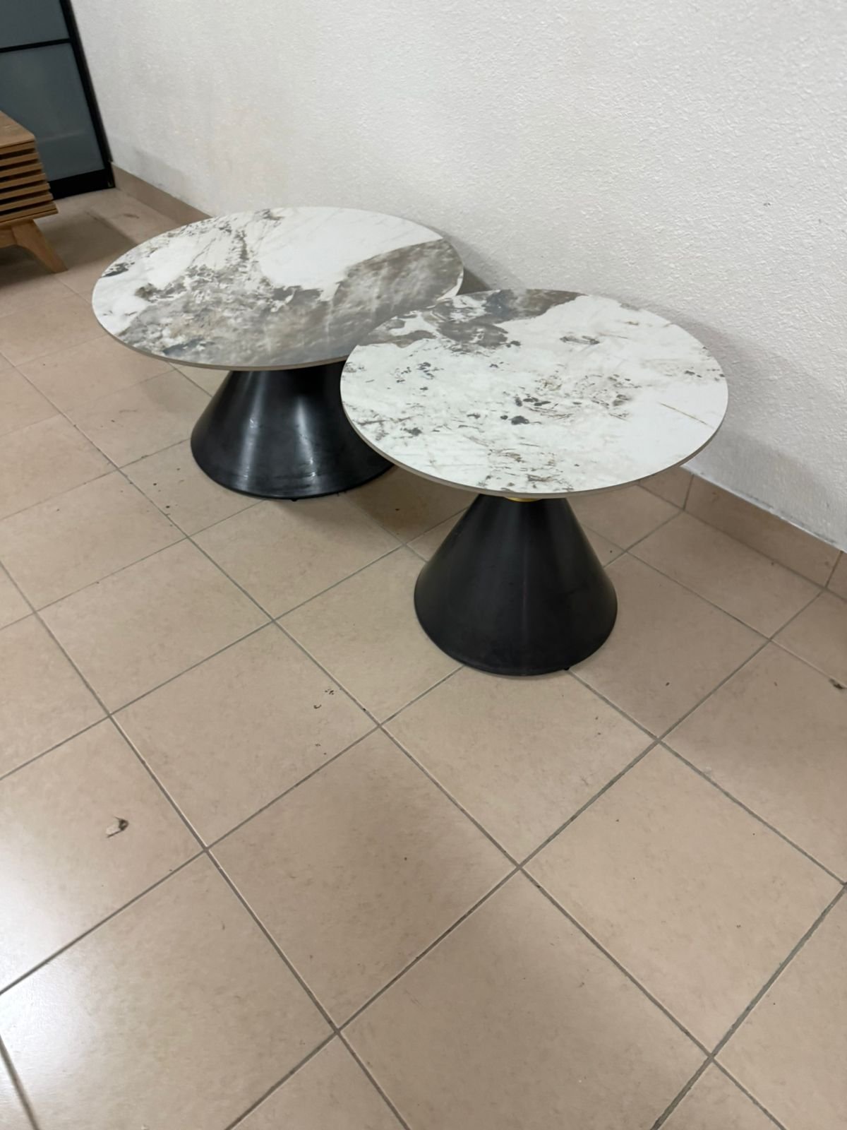This is a round coffee table with a marble top and a black metal base in a modern design. - Image 5