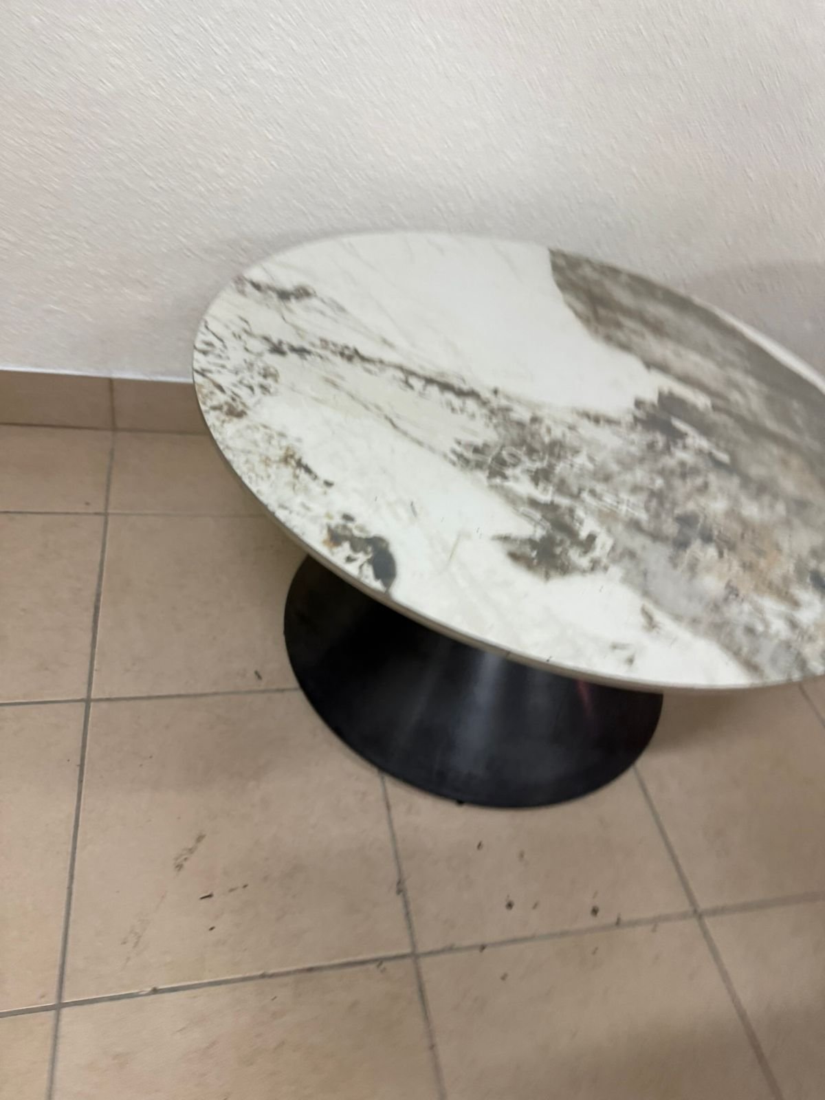 This is a round coffee table with a marble top and a black metal base in a modern design. - Image 6