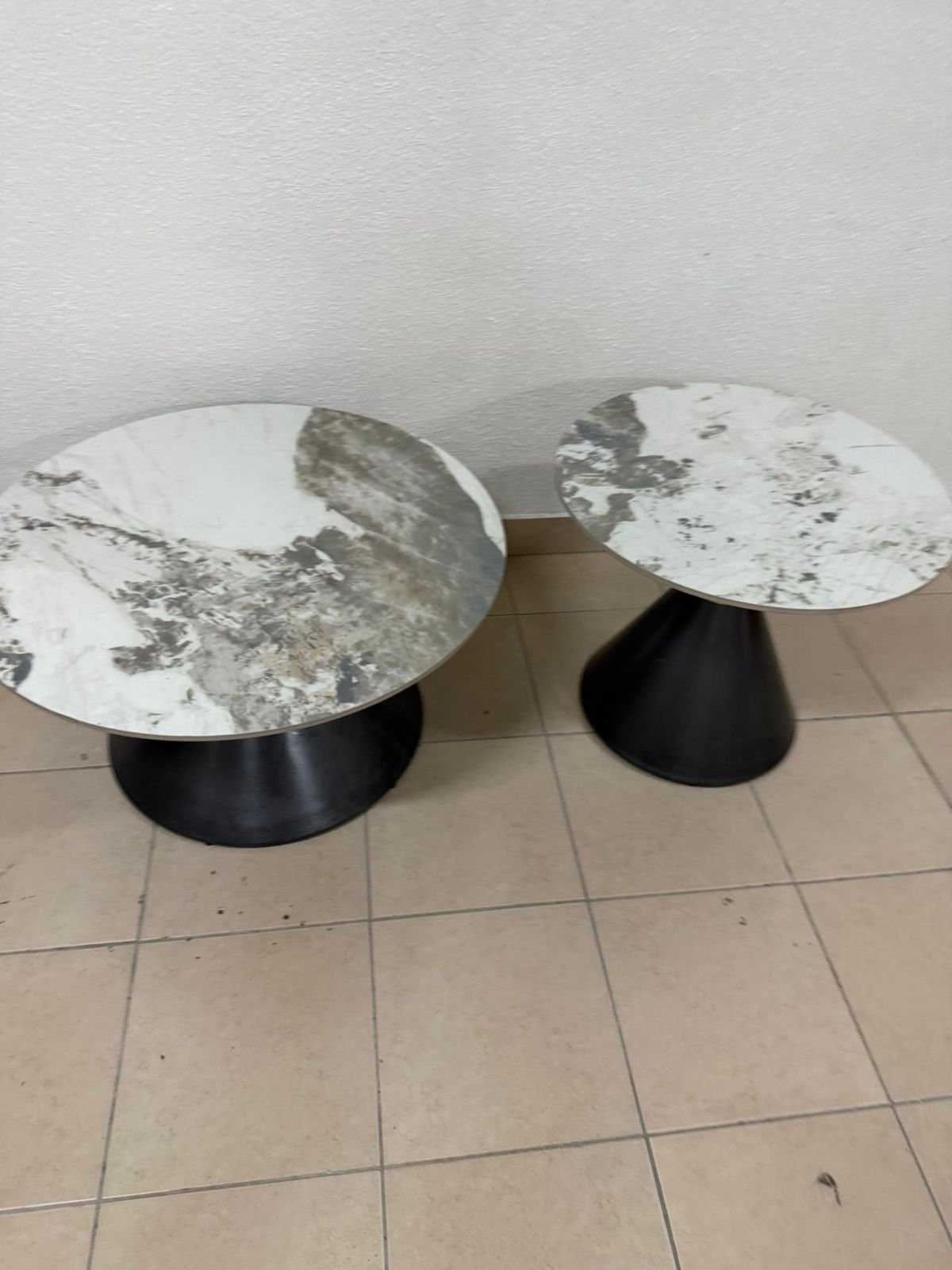 This is a round coffee table with a marble top and a black metal base in a modern design. - Image 9