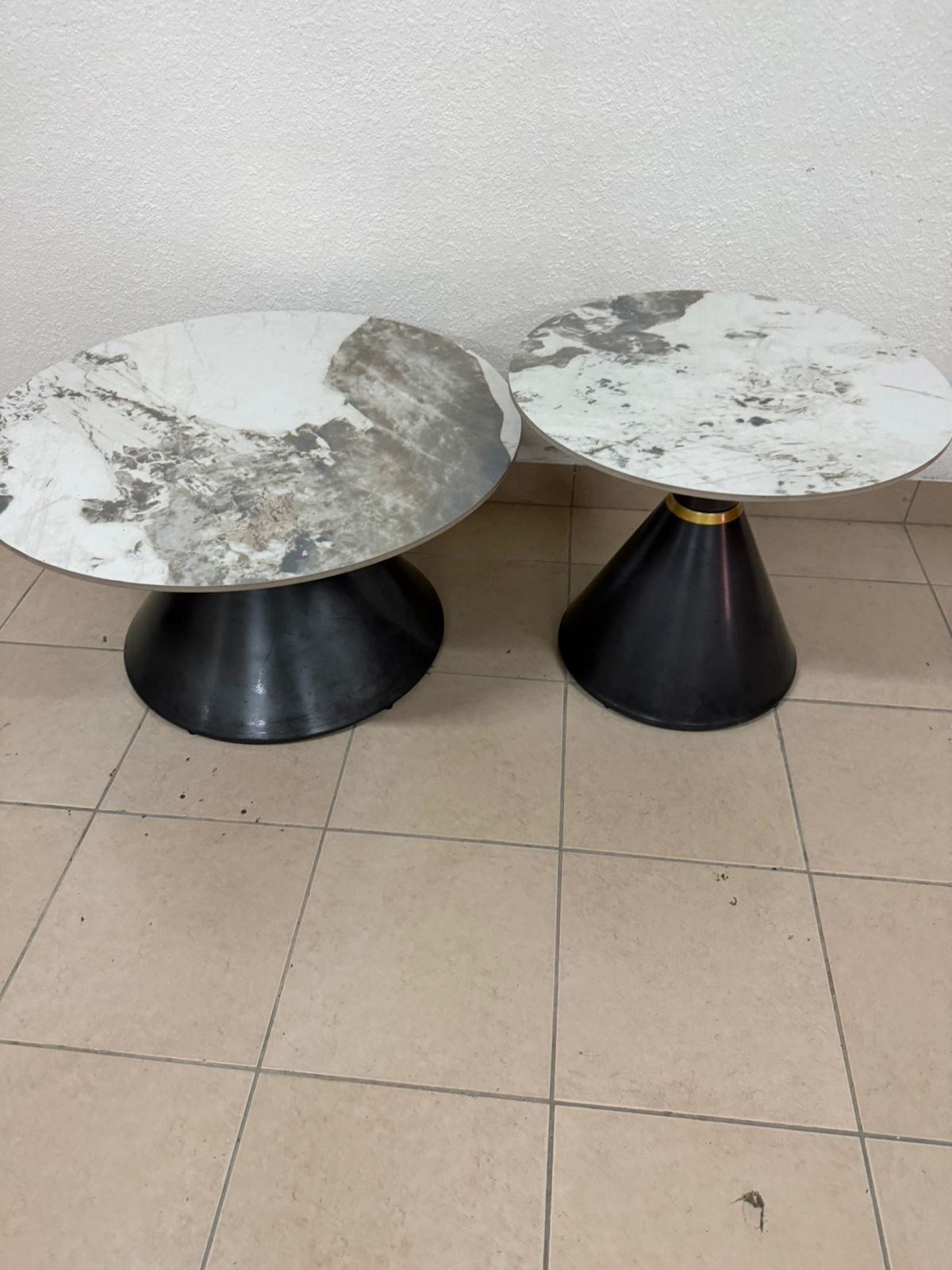 This is a round coffee table with a marble top and a black metal base in a modern design. - Image 14