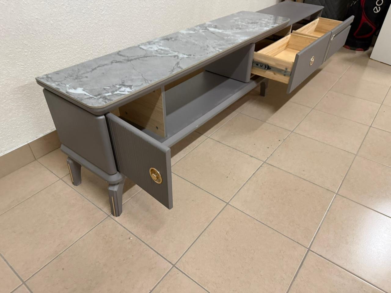 Modern gray extendable TV table with a marble top. - Image 3