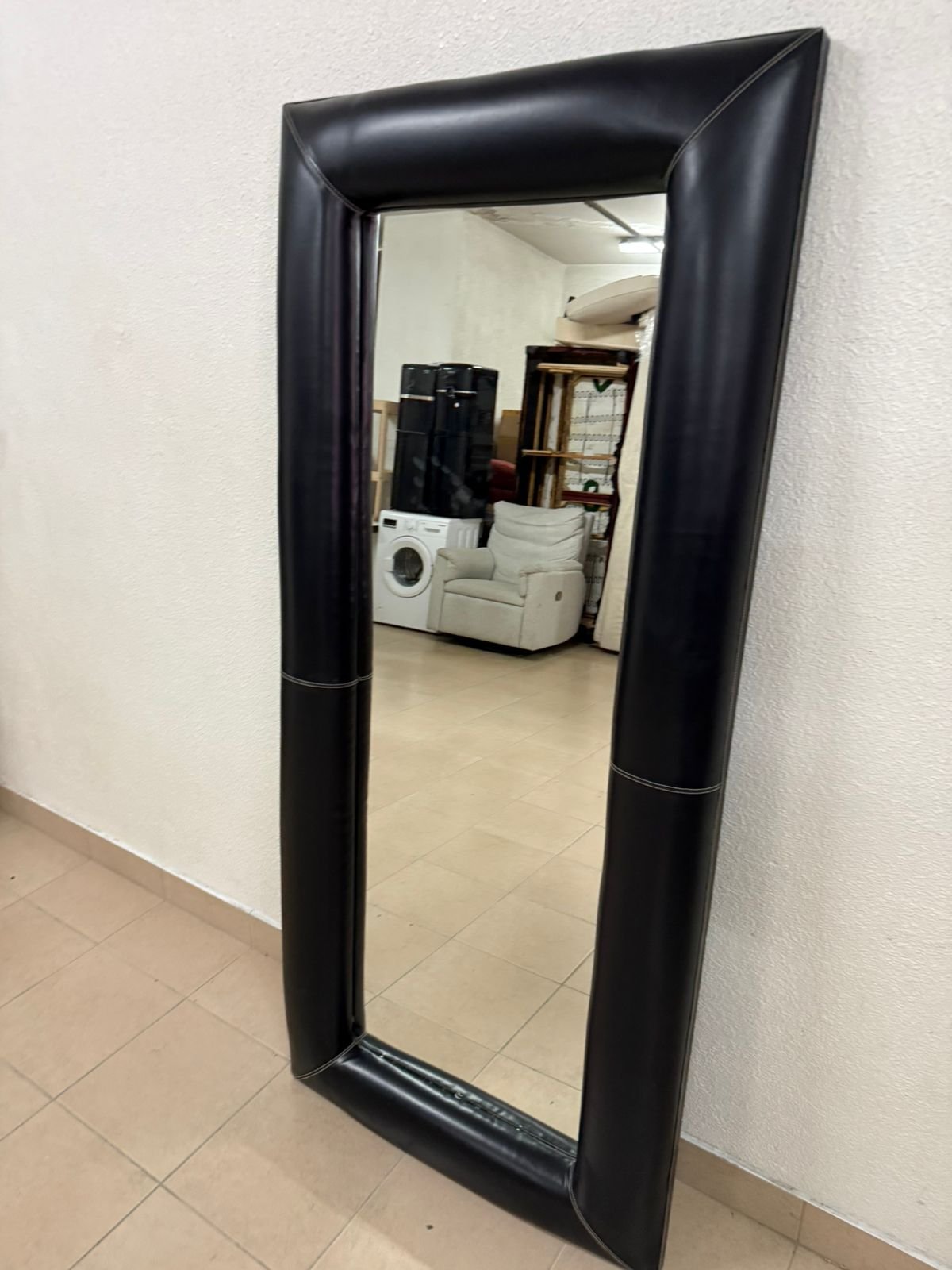 Full-length floor mirror with a black, quilted leather frame - Image 4