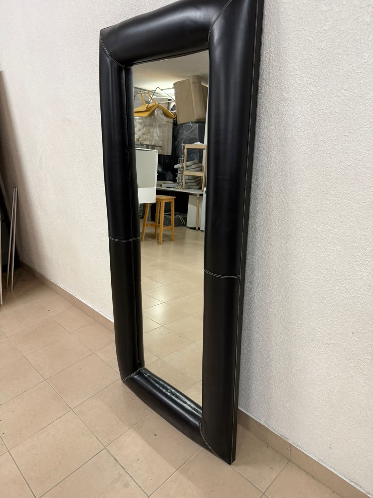 Full-length floor mirror with a black, quilted leather frame - Image 6