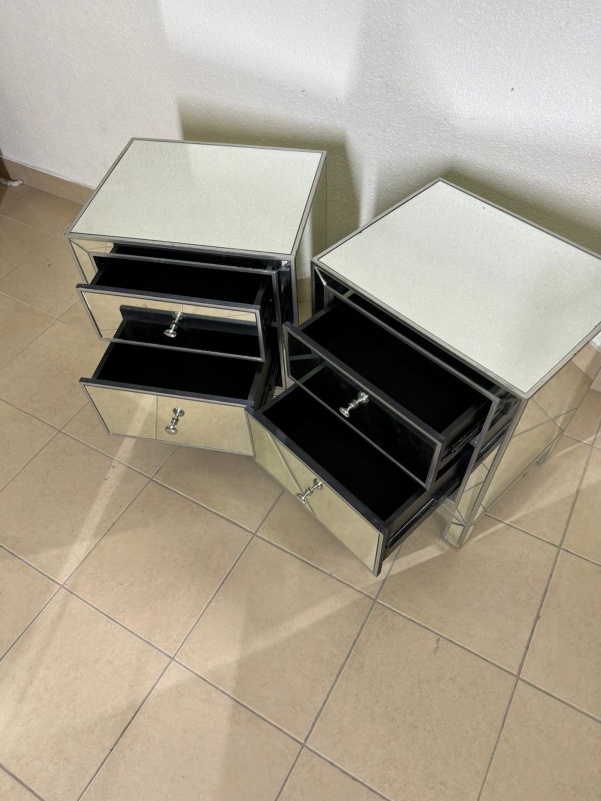Silver bedside table and mirrors - Image 4