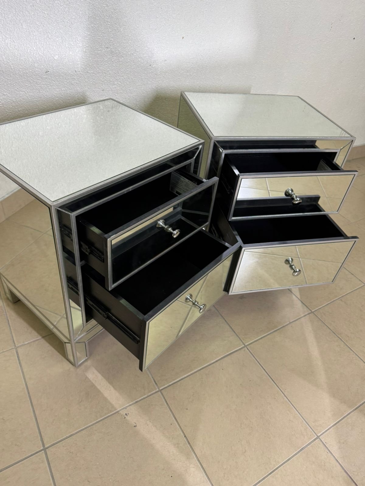 Silver bedside table and mirrors - Image 5