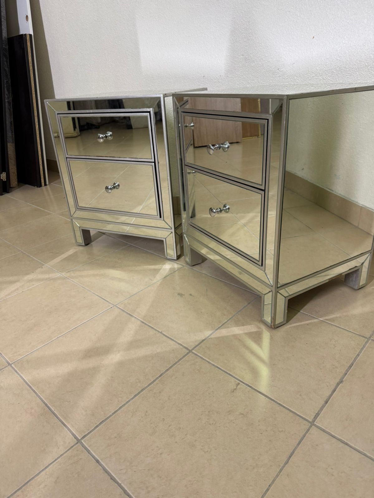 Silver bedside table and mirrors - Image 6