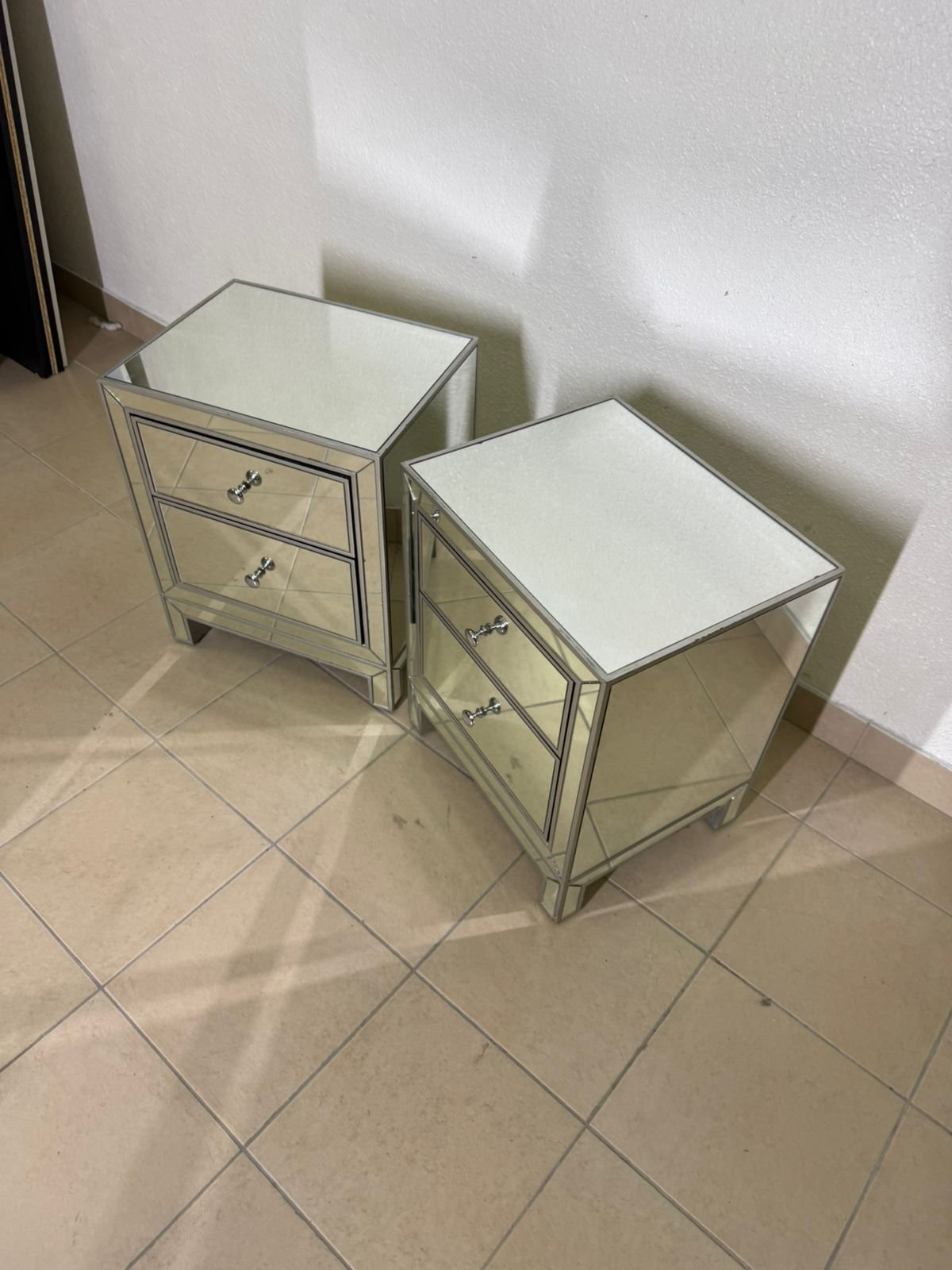 Silver bedside table and mirrors - Image 7