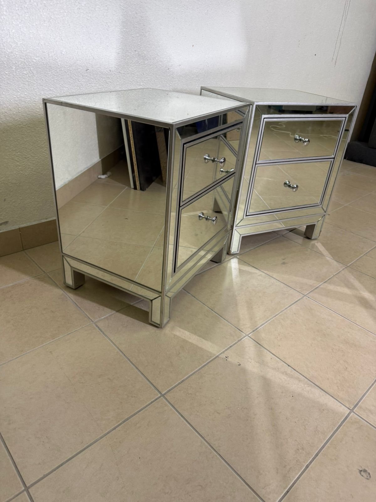 Silver bedside table and mirrors - Image 8