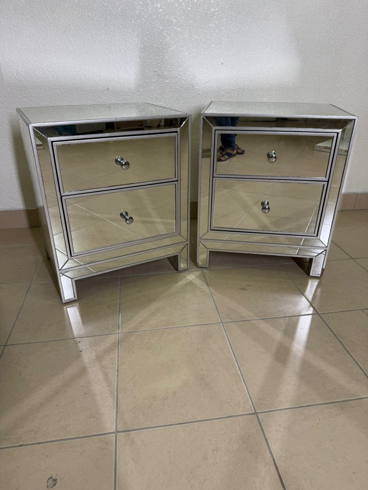 Silver bedside table and mirrors - Image 9