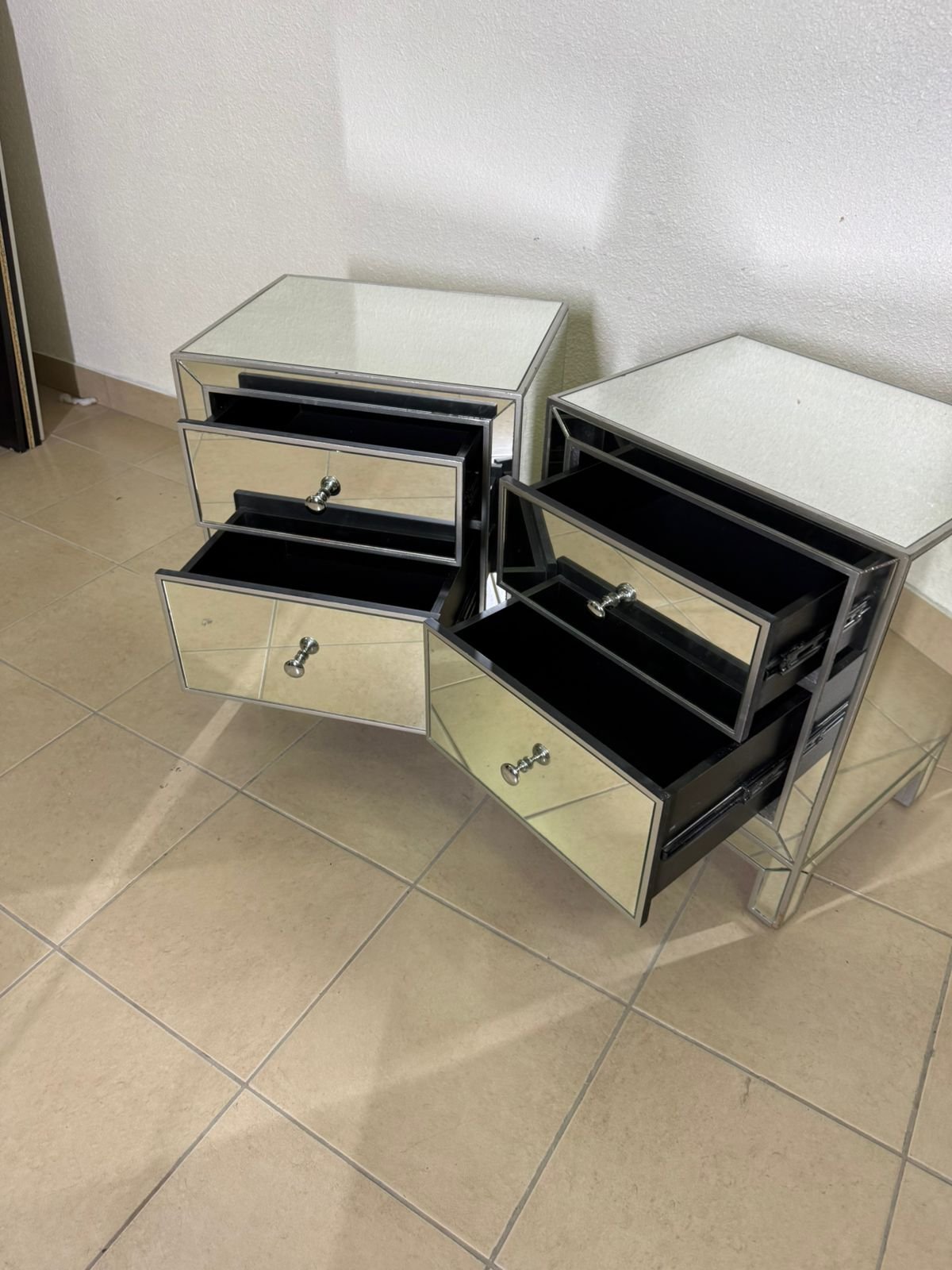 Silver bedside table and mirrors - Image 10