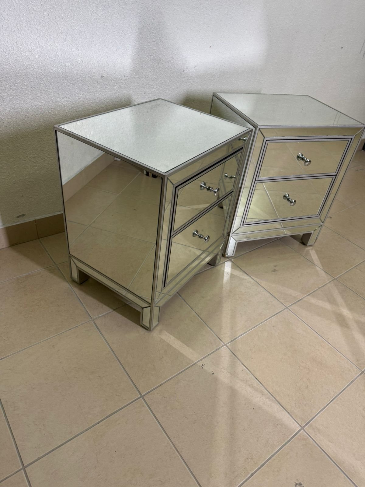 Silver bedside table and mirrors - Image 11
