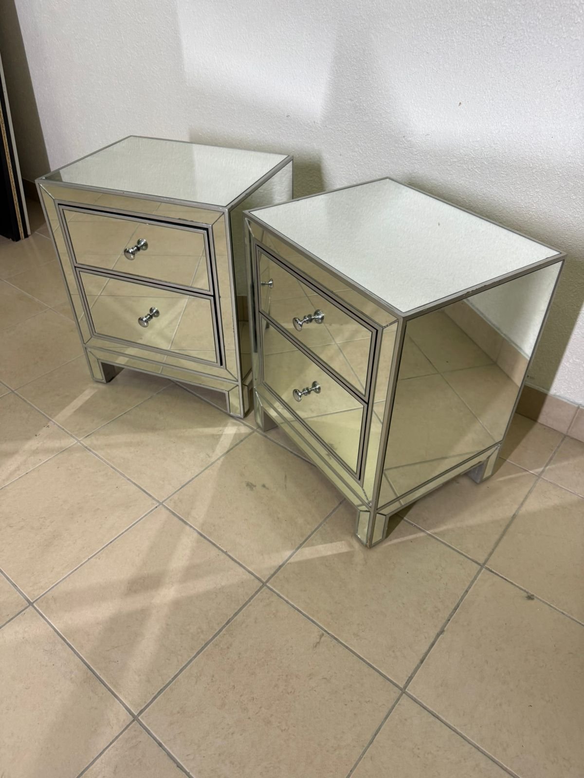 Silver bedside table and mirrors - Image 13