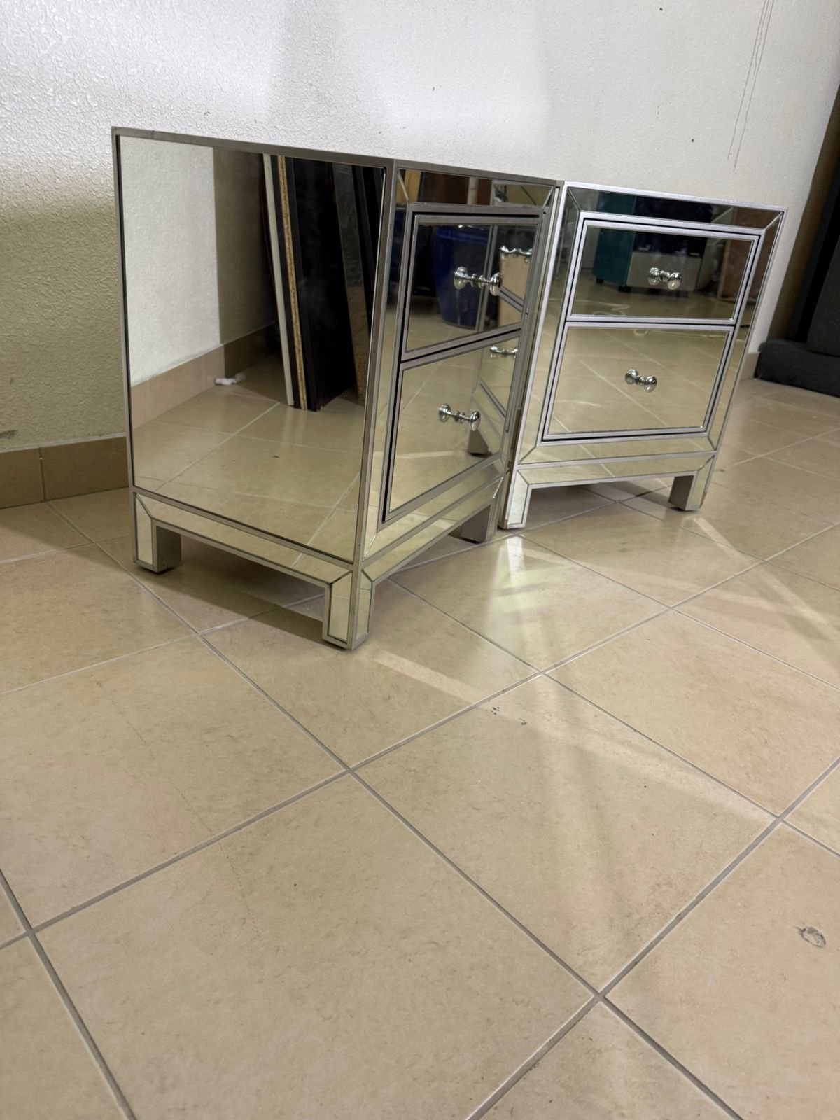 Silver bedside table and mirrors - Image 15