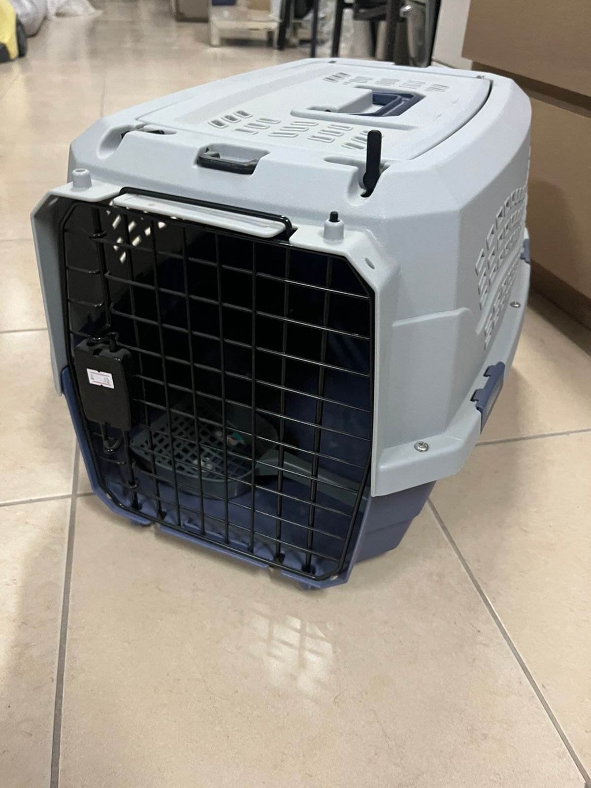 Amazon Basics two-door pet travel bag, featuring a hard design and gray color. - Image 6